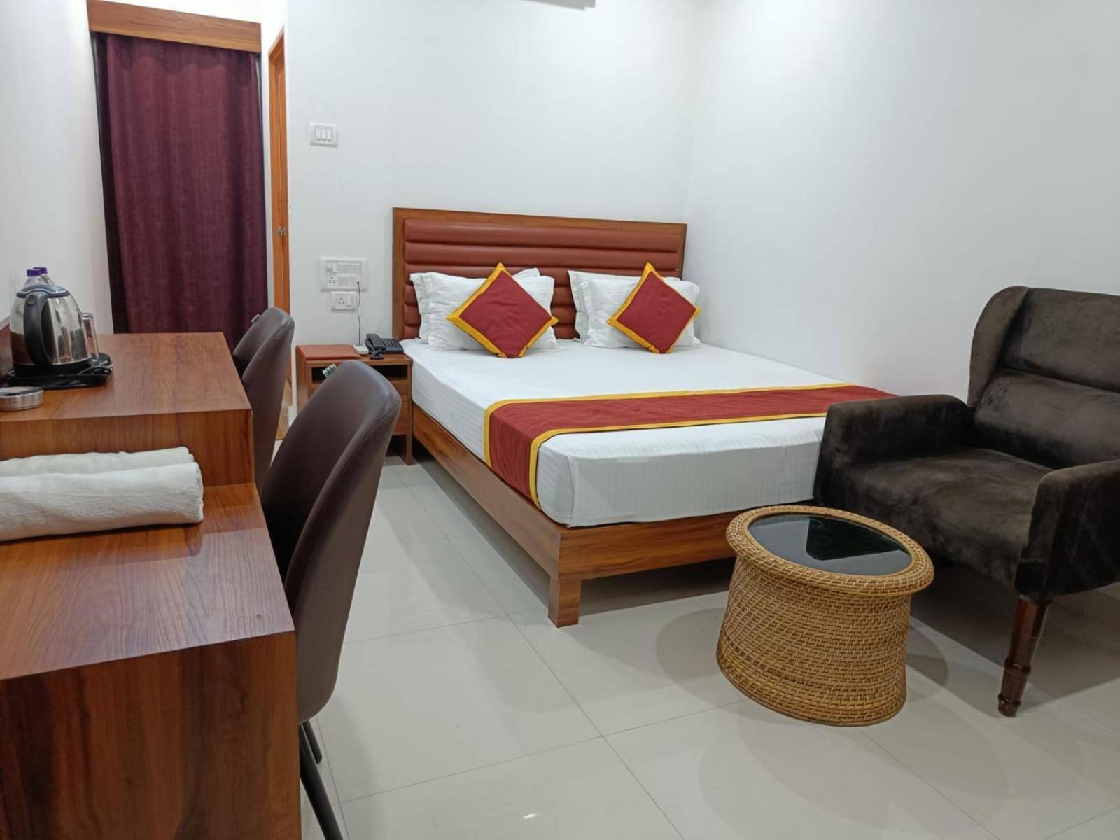 Hotel Executive Inn Hailakandi Exterior foto
