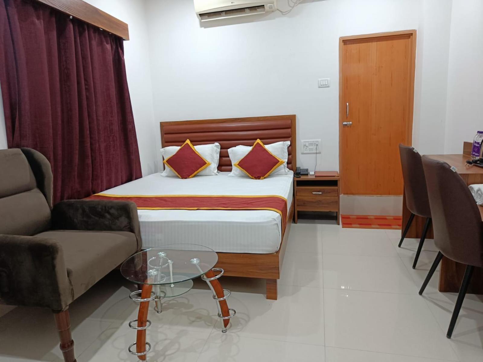 Hotel Executive Inn Hailakandi Exterior foto