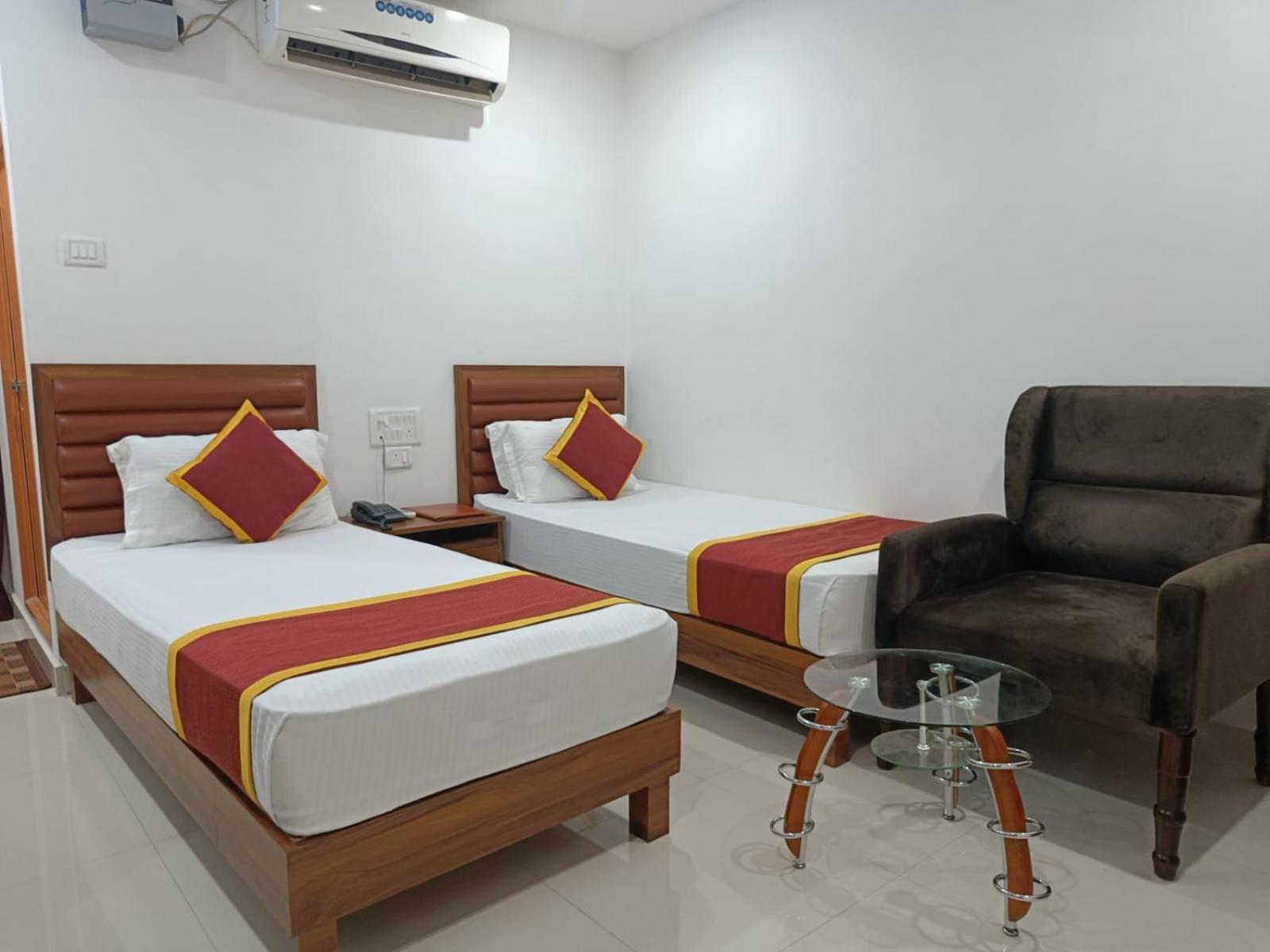 Hotel Executive Inn Hailakandi Exterior foto