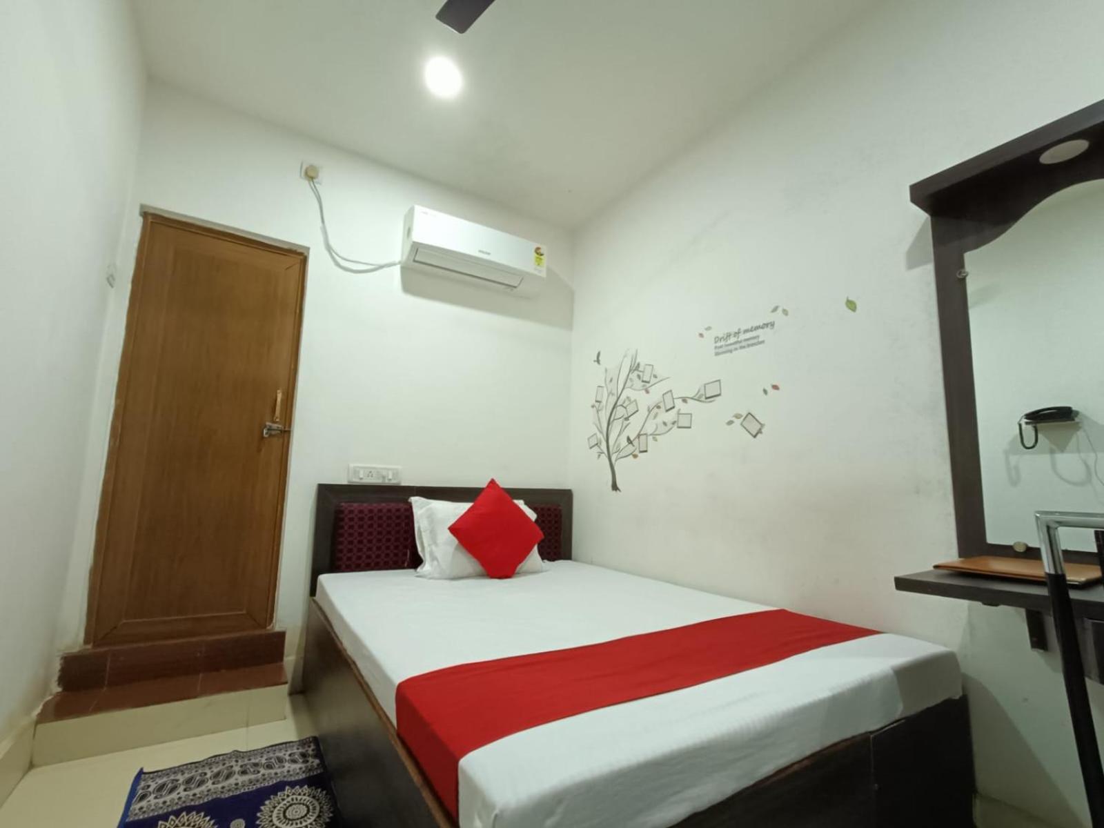 Hotel Executive Inn Hailakandi Exterior foto